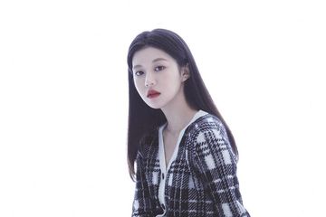 Intip 5 Gaya Go Yoon Jung, Aktris yang Gantikan Jung So Min di ...