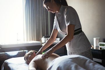 6 Manfaat Swedish Massage bagi Tubuh, Bisa Atasi Kecemasan hingga ...