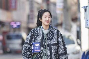 5 Gaya Fashionable Moon Ga Young Pakai Knitwear di Drakor Link ...